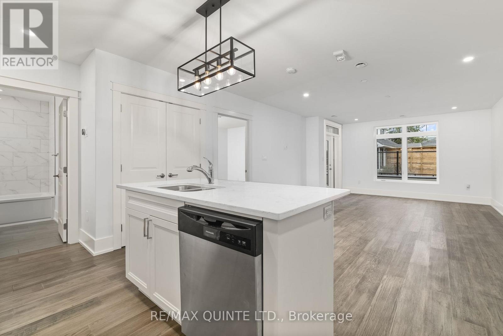 306 - 17 Cleave Avenue, Prince Edward County, Ontario  K0K 2T0 - Photo 7 - X12268400