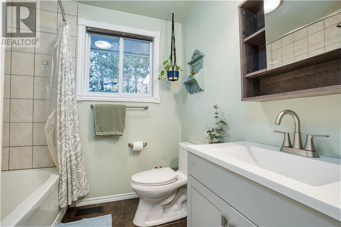 718 Westmount, Greater Sudbury, Ontario  P3A 1B5 - Photo 10 - 2128373