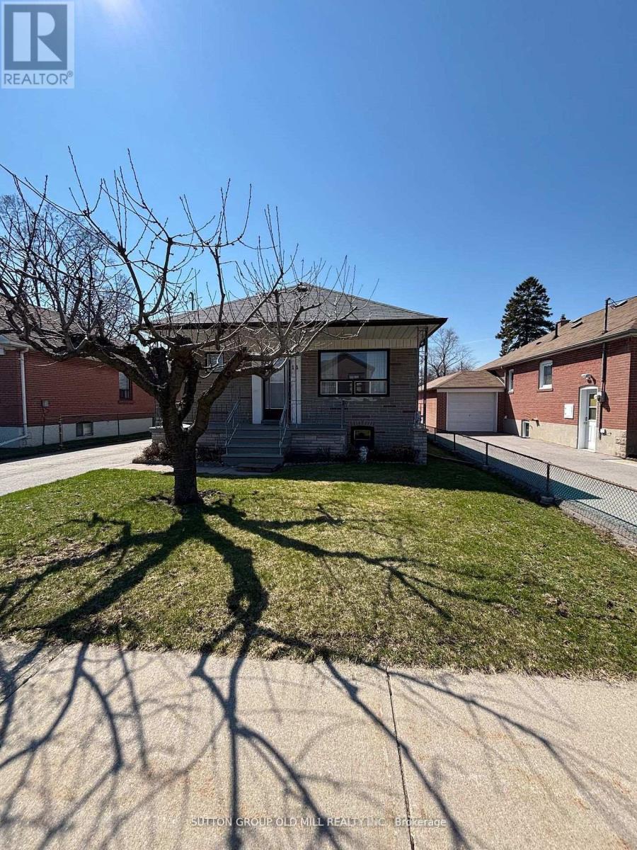 14 Ashmore Avenue, Toronto, Ontario  M8Z 4C4 - Photo 2 - W13413252
