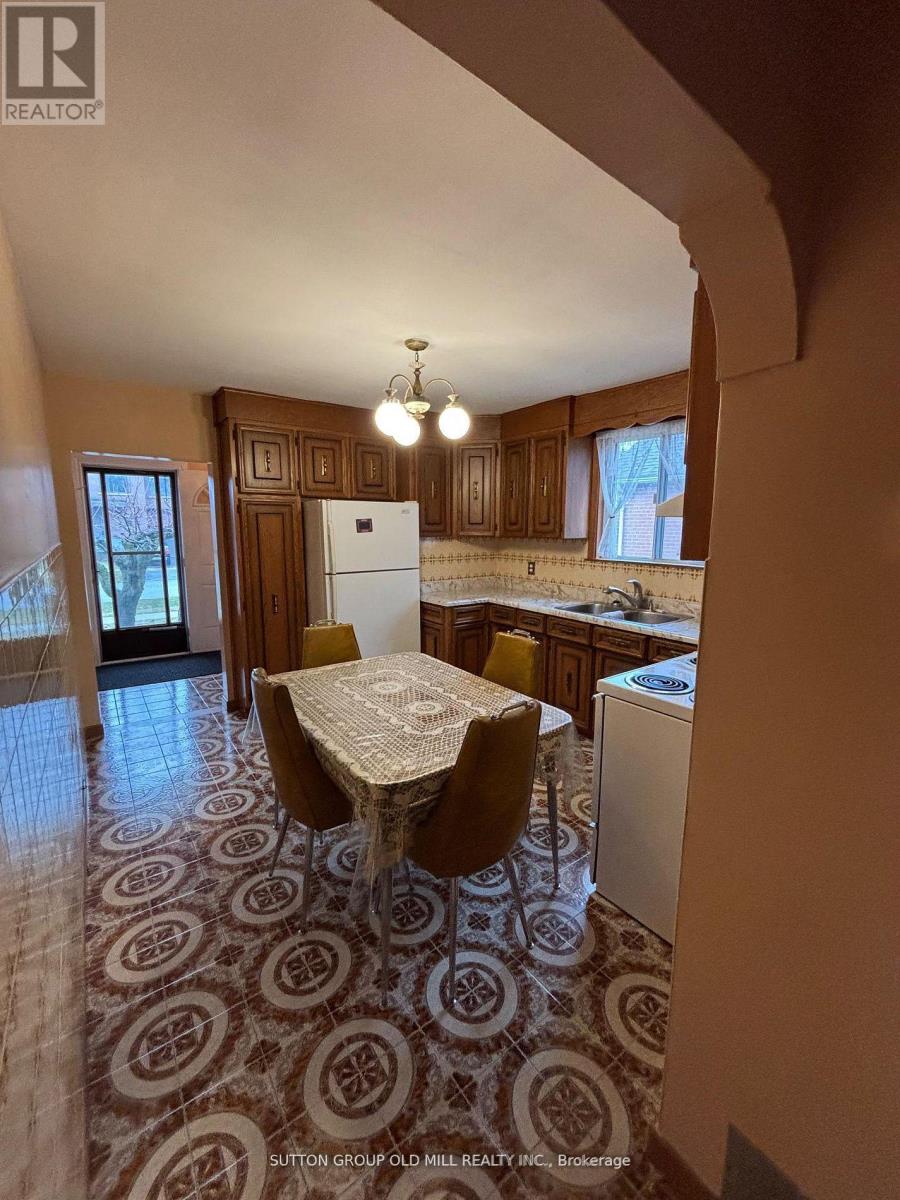 14 Ashmore Avenue, Toronto, Ontario  M8Z 4C4 - Photo 7 - W13413252