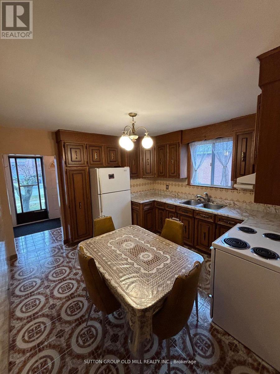 14 Ashmore Avenue, Toronto, Ontario  M8Z 4C4 - Photo 8 - W13413252