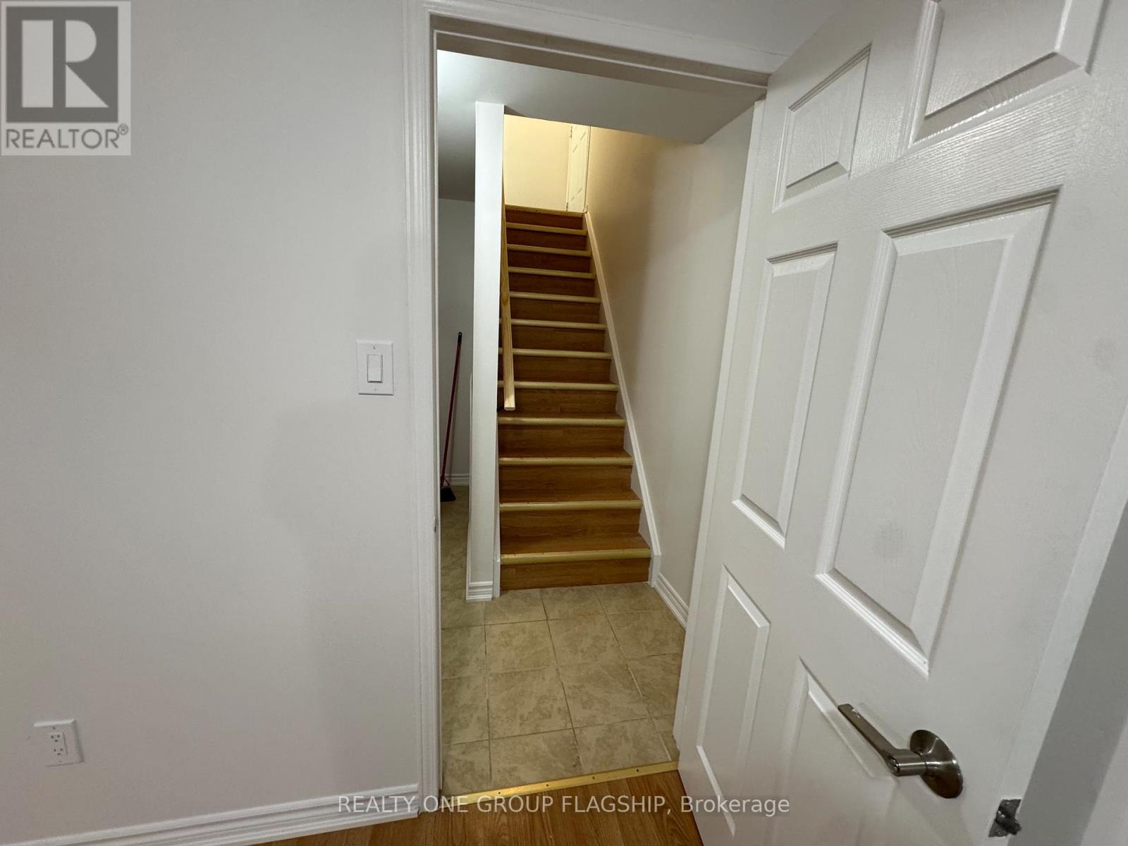 (Lower) - 3857 Skyview Street, Mississauga, Ontario  L5M 8A1 - Photo 3 - W13413310