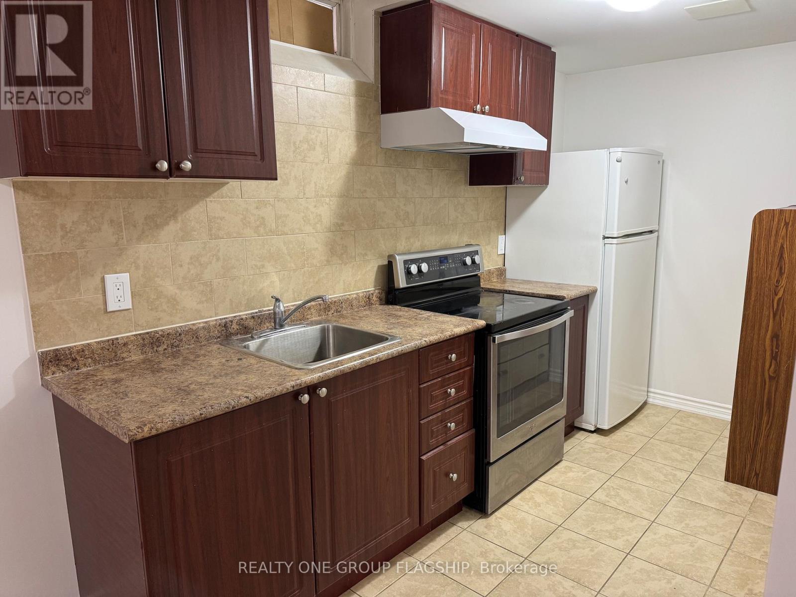 (Lower) - 3857 Skyview Street, Mississauga, Ontario  L5M 8A1 - Photo 5 - W13413310