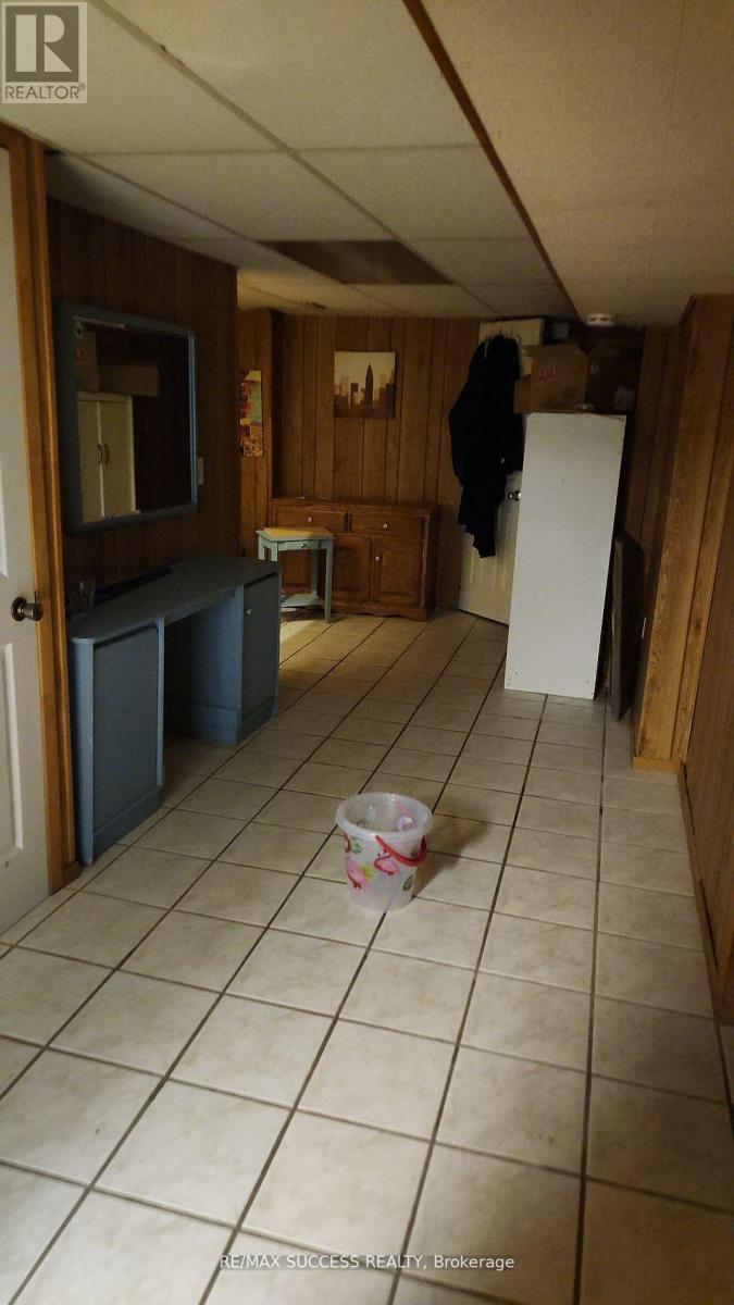 22 Omega Square S, Brampton, Ontario  L6Z 1K5 - Photo 12 - W13413330