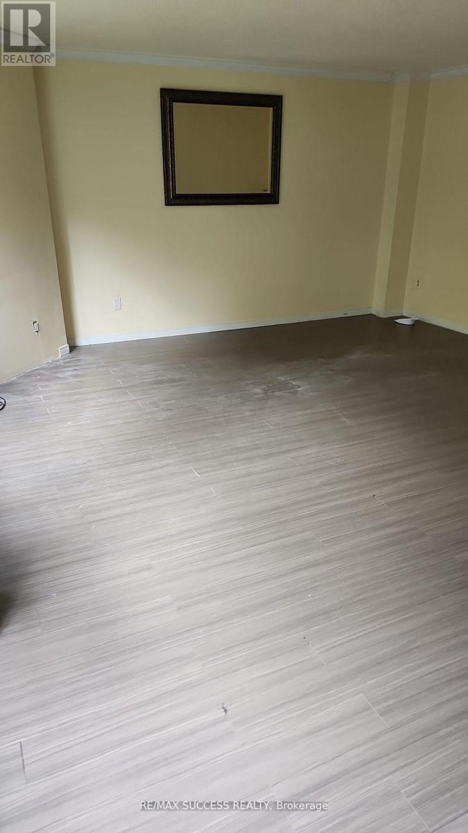22 Omega Square S, Brampton, Ontario  L6Z 1K5 - Photo 5 - W13413330