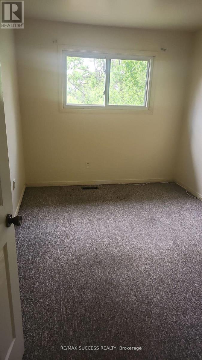 22 Omega Square S, Brampton, Ontario  L6Z 1K5 - Photo 8 - W13413330