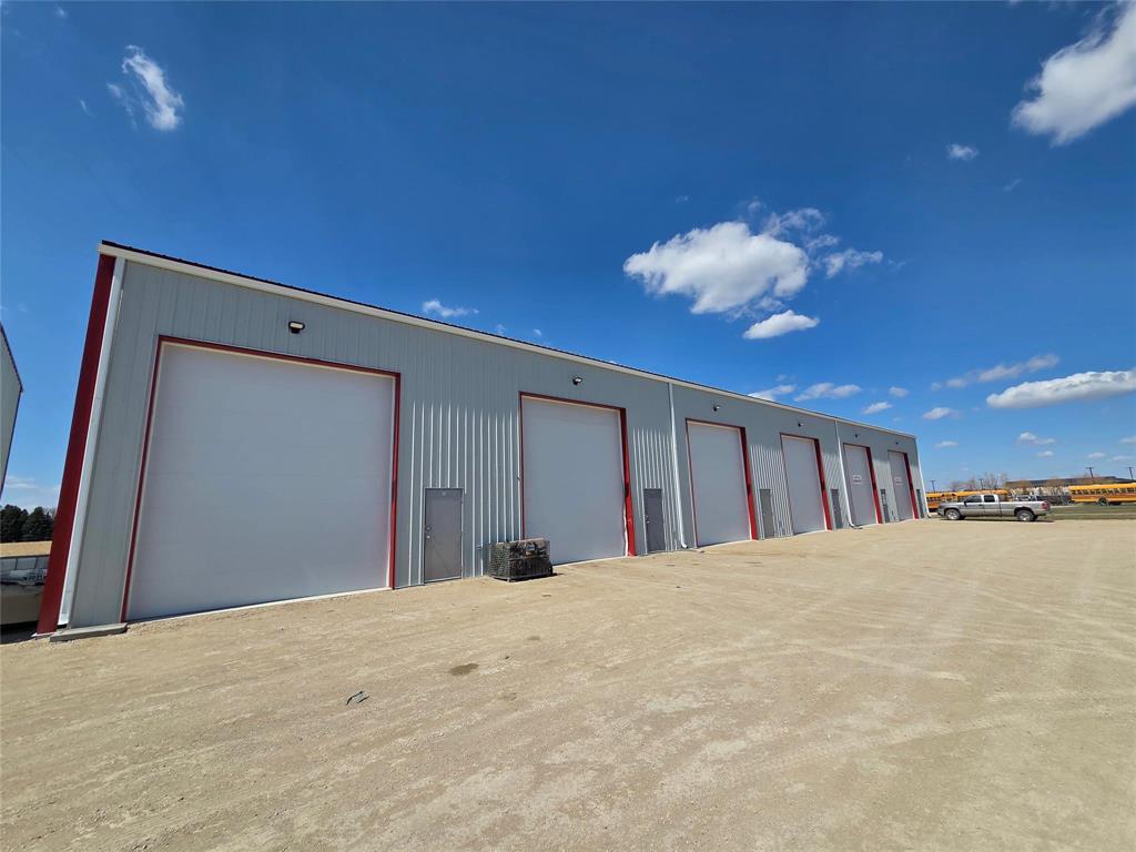 E1-E4 33 Tower Avenue, Steinbach, Manitoba  R5G 0B8 - Photo 0 - 202612857