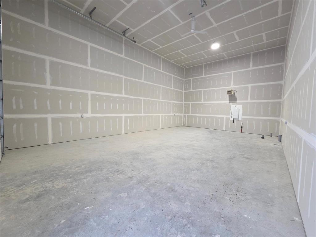 E1-E4 33 Tower Avenue, Steinbach, Manitoba  R5G 0B8 - Photo 1 - 202612857