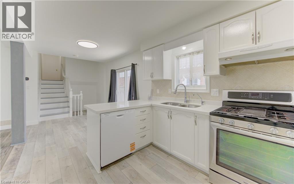 347 Keewatin Avenue, Kitchener, Ontario  N2B 3W2 - Photo 13 - 40836504