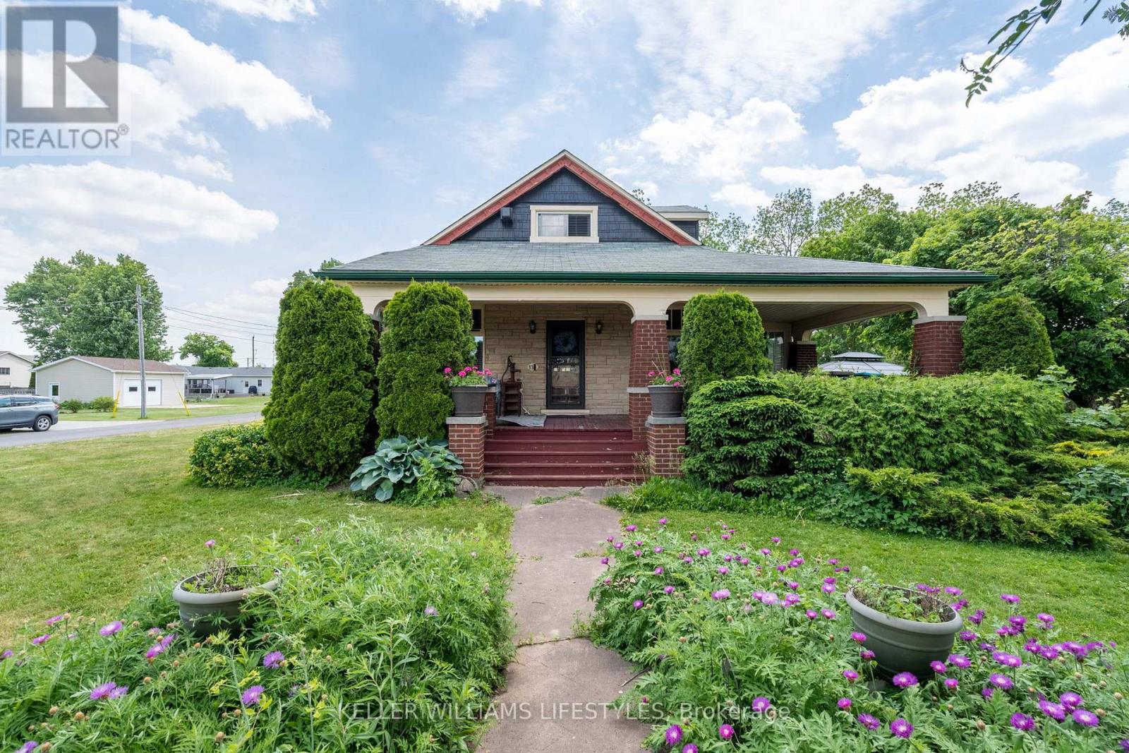 93 Sarah Street, Lambton Shores, Ontario  N0M 2N0 - Photo 1 - X13413654