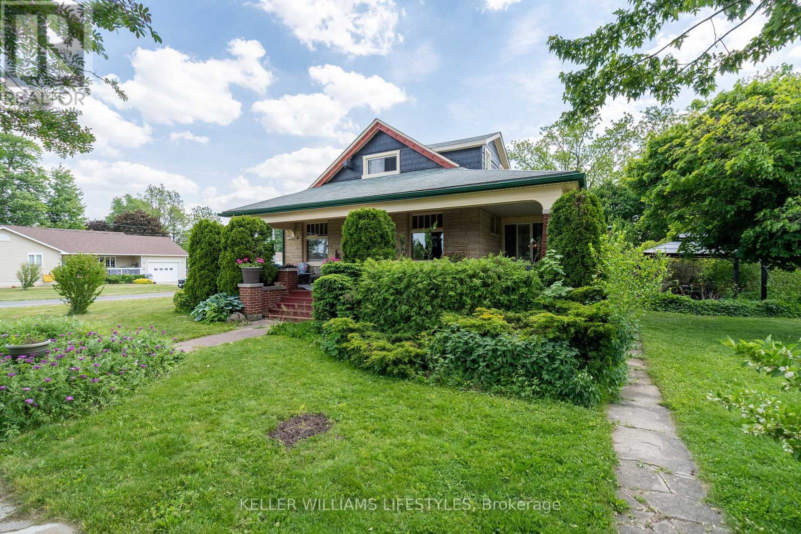 93 Sarah Street, Lambton Shores, Ontario  N0M 2N0 - Photo 3 - X13413654