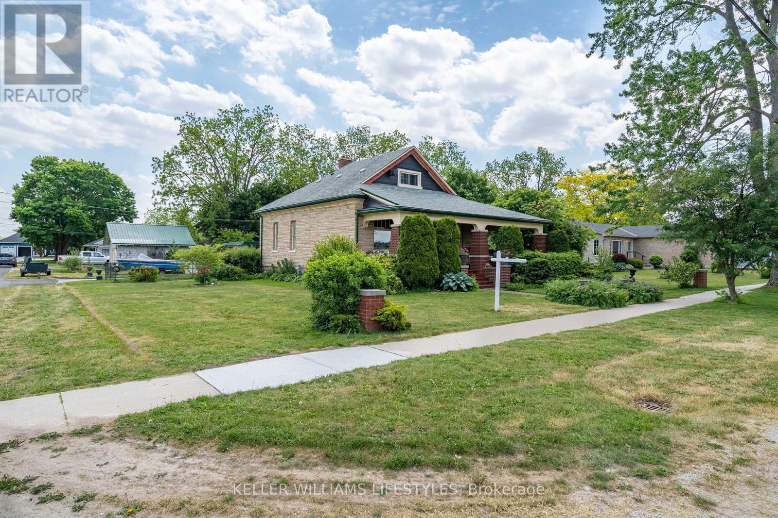 93 Sarah Street, Lambton Shores, Ontario  N0M 2N0 - Photo 7 - X13413654
