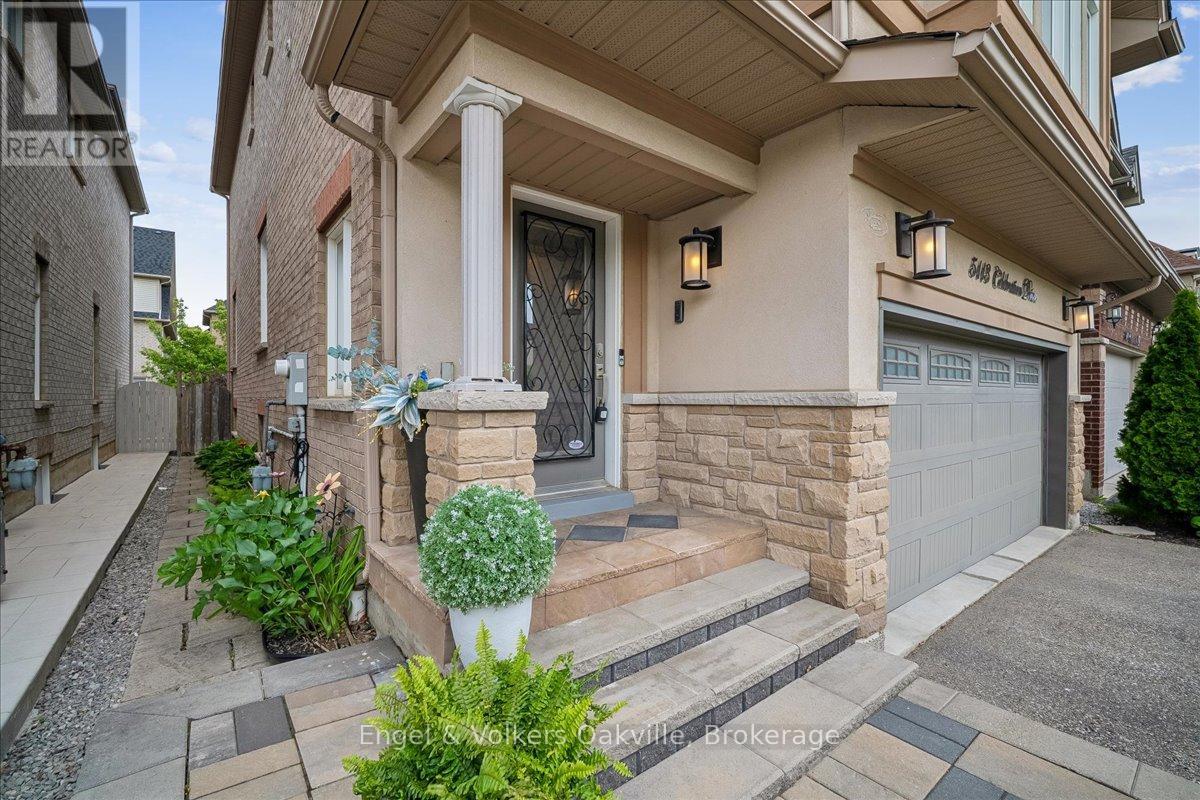 5113 Celebration Drive, Mississauga (Churchill Meadows), Ontario  L5M 8B3 - Photo 2 - W13413662
