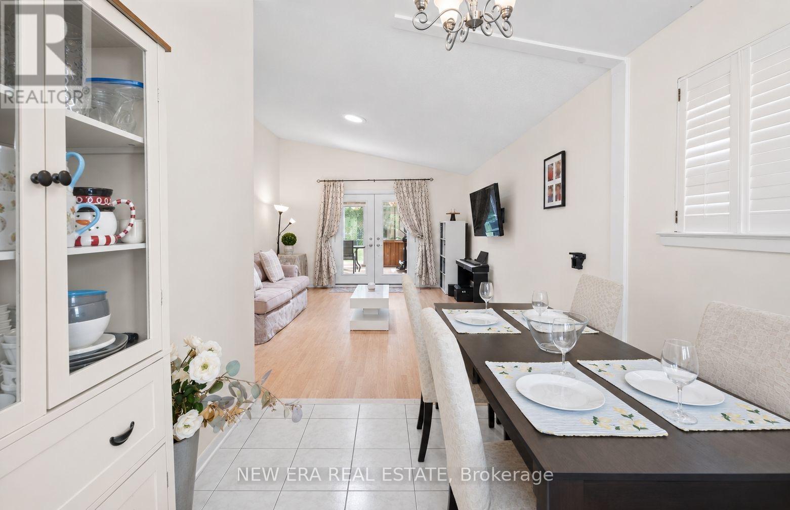 2598 Chalkwell Close, Mississauga, Ontario  L5J 2B9 - Photo 4 - W13266918