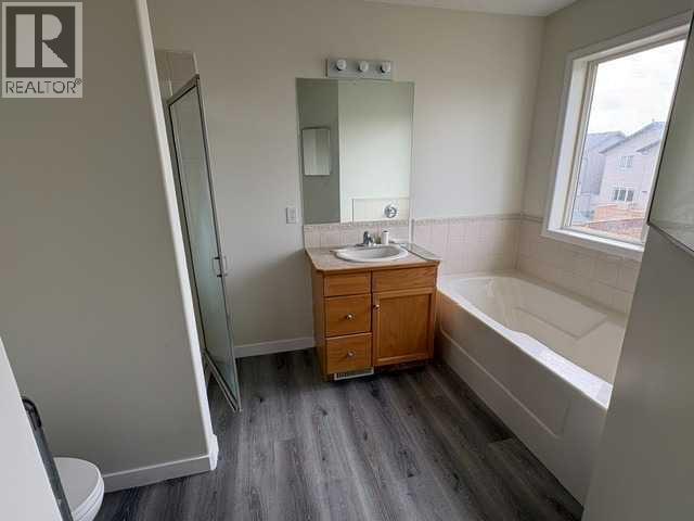 531 Stonegate Road NW, Airdrie, Alberta  T4B 2Z9 - Photo 9 - A2318075