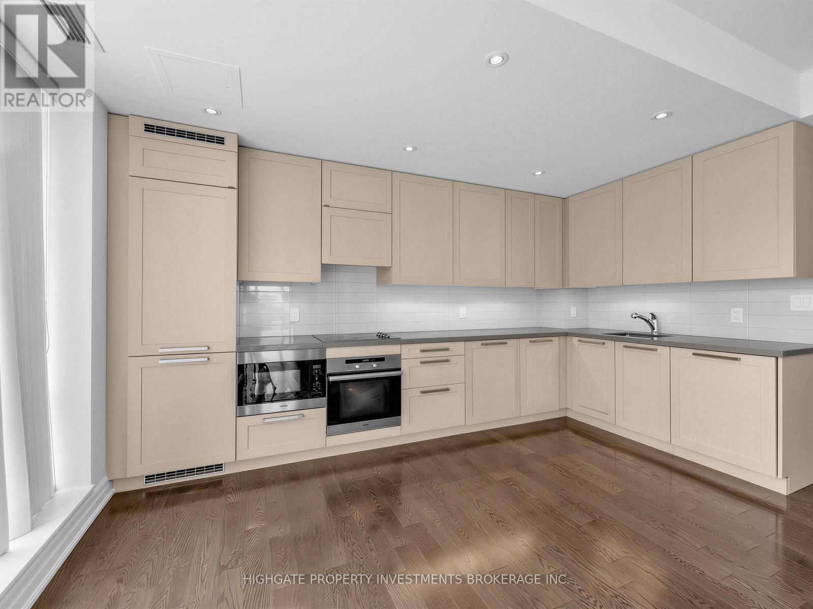 2305 - 8 The Esplanade Street, Toronto, Ontario  M5E 0A6 - Photo 10 - C13413440