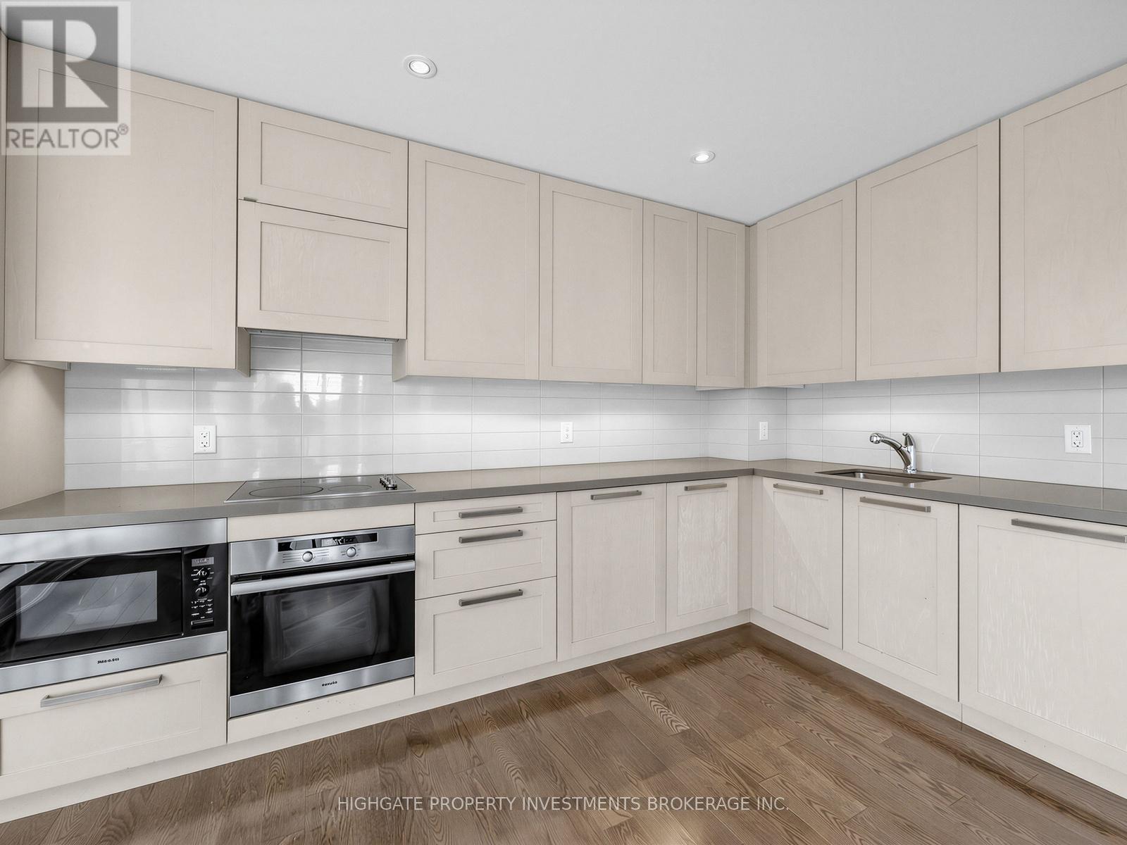 2305 - 8 The Esplanade Street, Toronto, Ontario  M5E 0A6 - Photo 11 - C13413440
