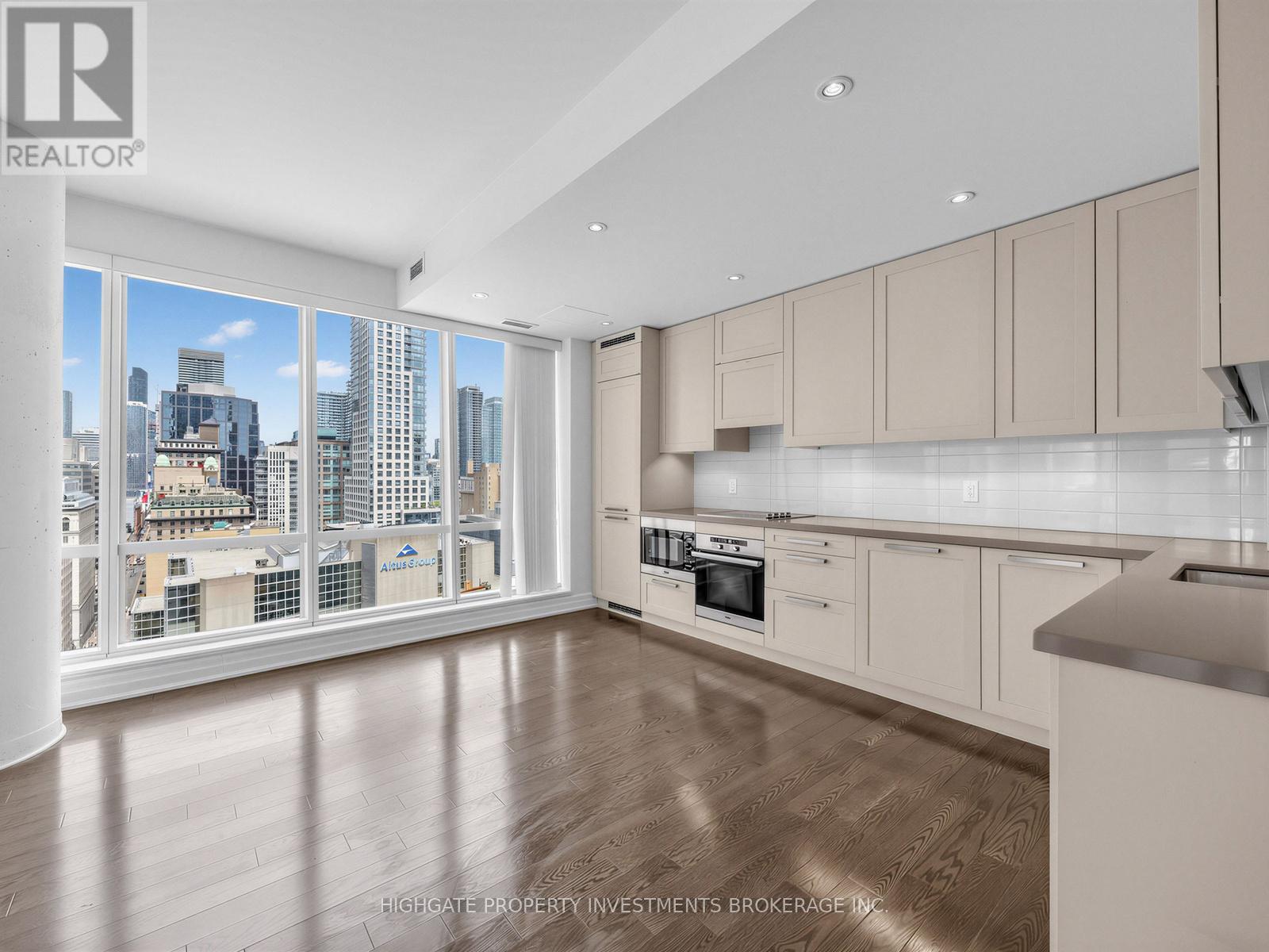 2305 - 8 The Esplanade Street, Toronto, Ontario  M5E 0A6 - Photo 12 - C13413440