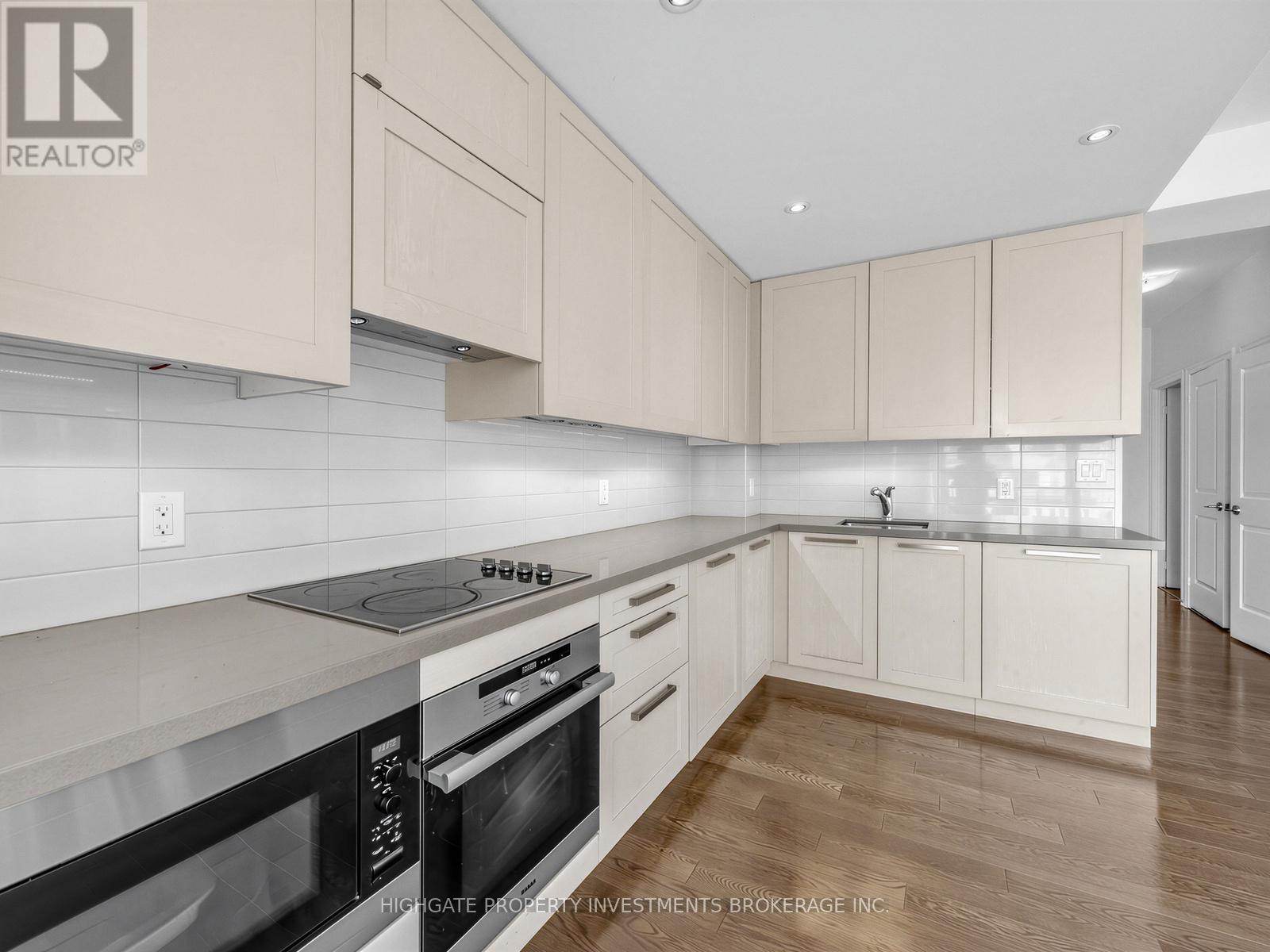 2305 - 8 The Esplanade Street, Toronto, Ontario  M5E 0A6 - Photo 13 - C13413440