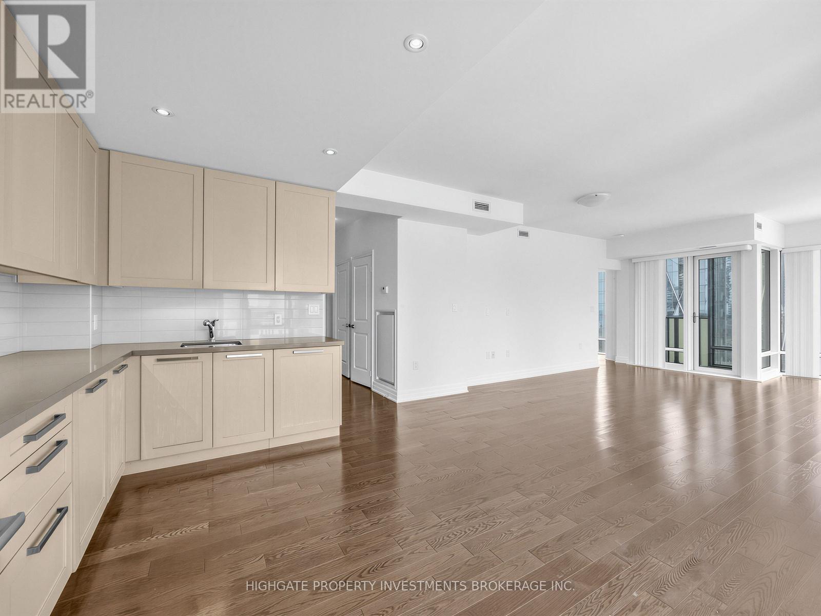 2305 - 8 The Esplanade Street, Toronto, Ontario  M5E 0A6 - Photo 14 - C13413440
