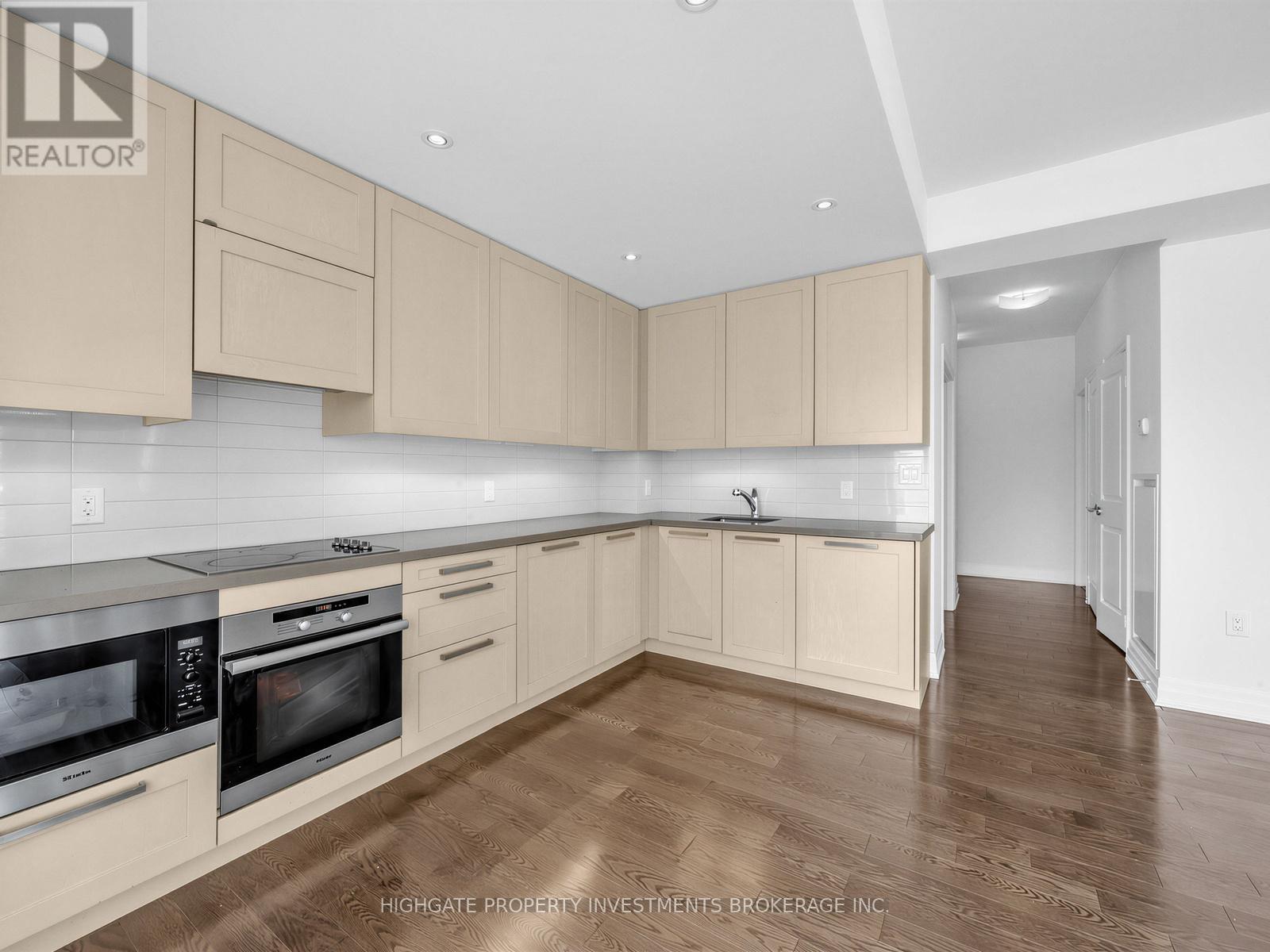 2305 - 8 The Esplanade Street, Toronto, Ontario  M5E 0A6 - Photo 15 - C13413440