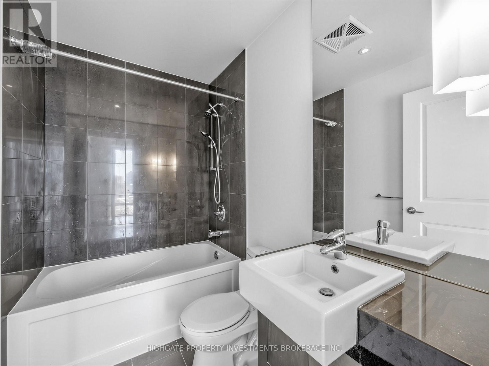 2305 - 8 The Esplanade Street, Toronto, Ontario  M5E 0A6 - Photo 19 - C13413440
