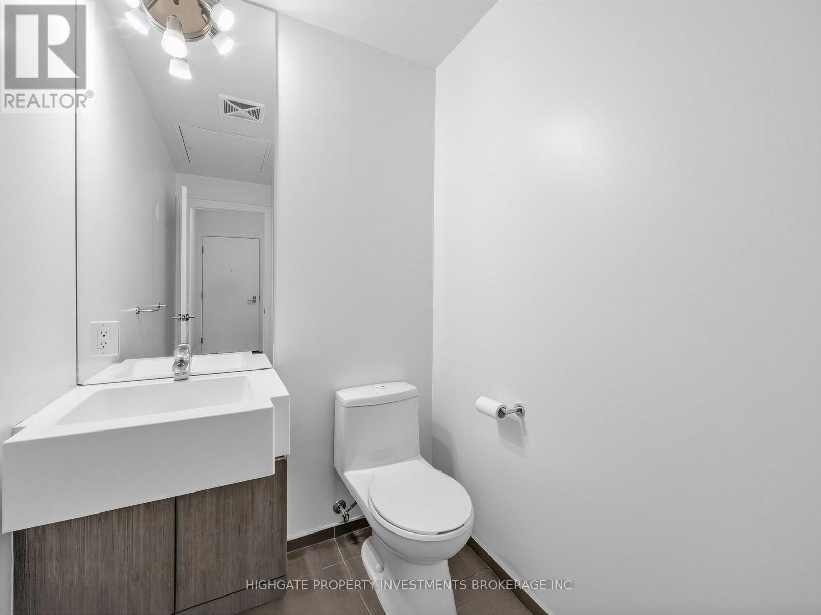 2305 - 8 The Esplanade Street, Toronto, Ontario  M5E 0A6 - Photo 23 - C13413440