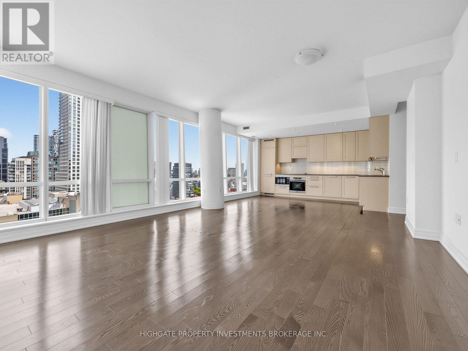 2305 - 8 The Esplanade Street, Toronto, Ontario  M5E 0A6 - Photo 3 - C13413440