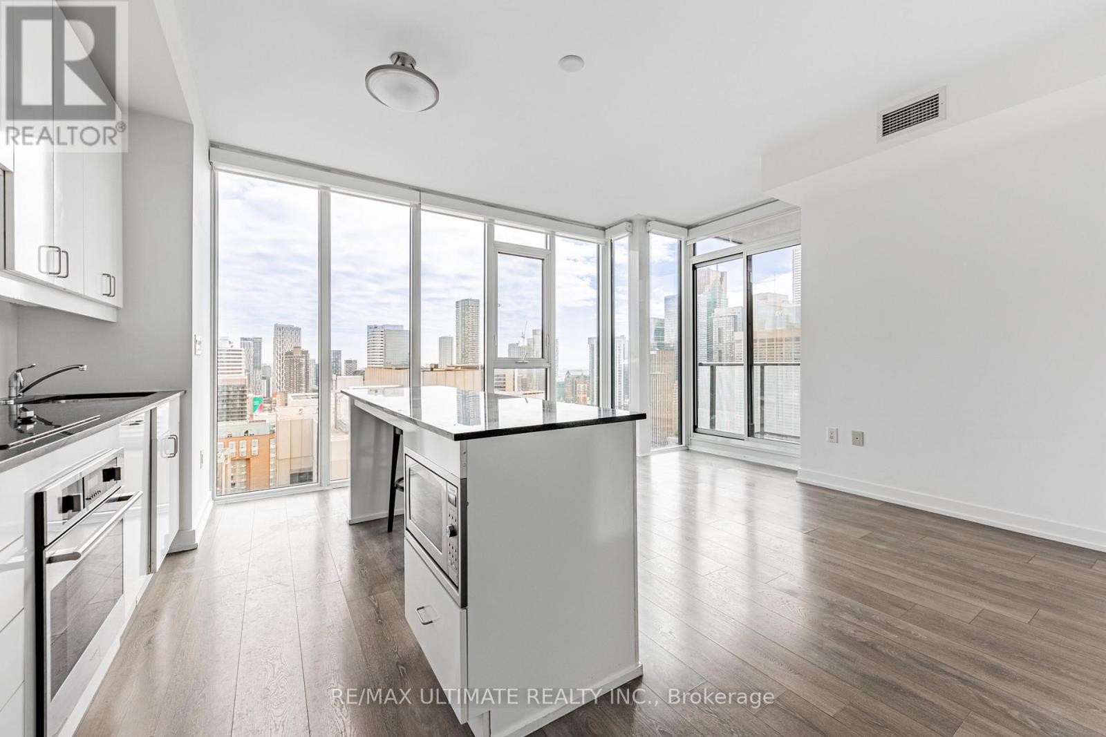 3508 - 426 University Avenue, Toronto, Ontario  M5G 1S9 - Photo 2 - C13413466