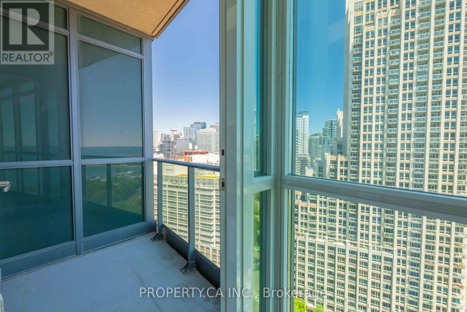 2203 - 215 Fort York Boulevard, Toronto, Ontario  M5V 4A2 - Photo 12 - C13413484