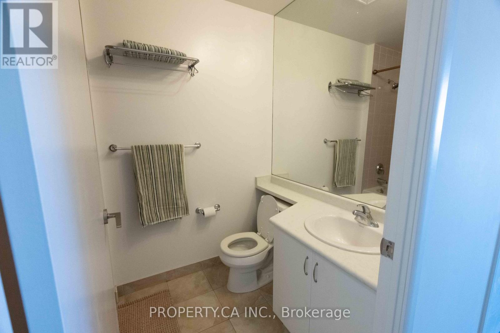 2203 - 215 Fort York Boulevard, Toronto, Ontario  M5V 4A2 - Photo 3 - C13413484