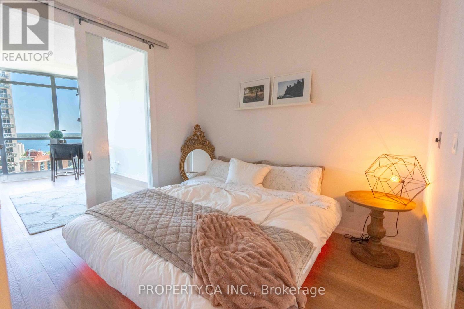 2203 - 215 Fort York Boulevard, Toronto, Ontario  M5V 4A2 - Photo 4 - C13413484