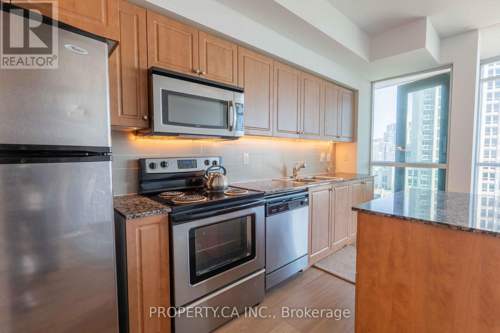 2203 - 215 Fort York Boulevard, Toronto, Ontario  M5V 4A2 - Photo 8 - C13413484