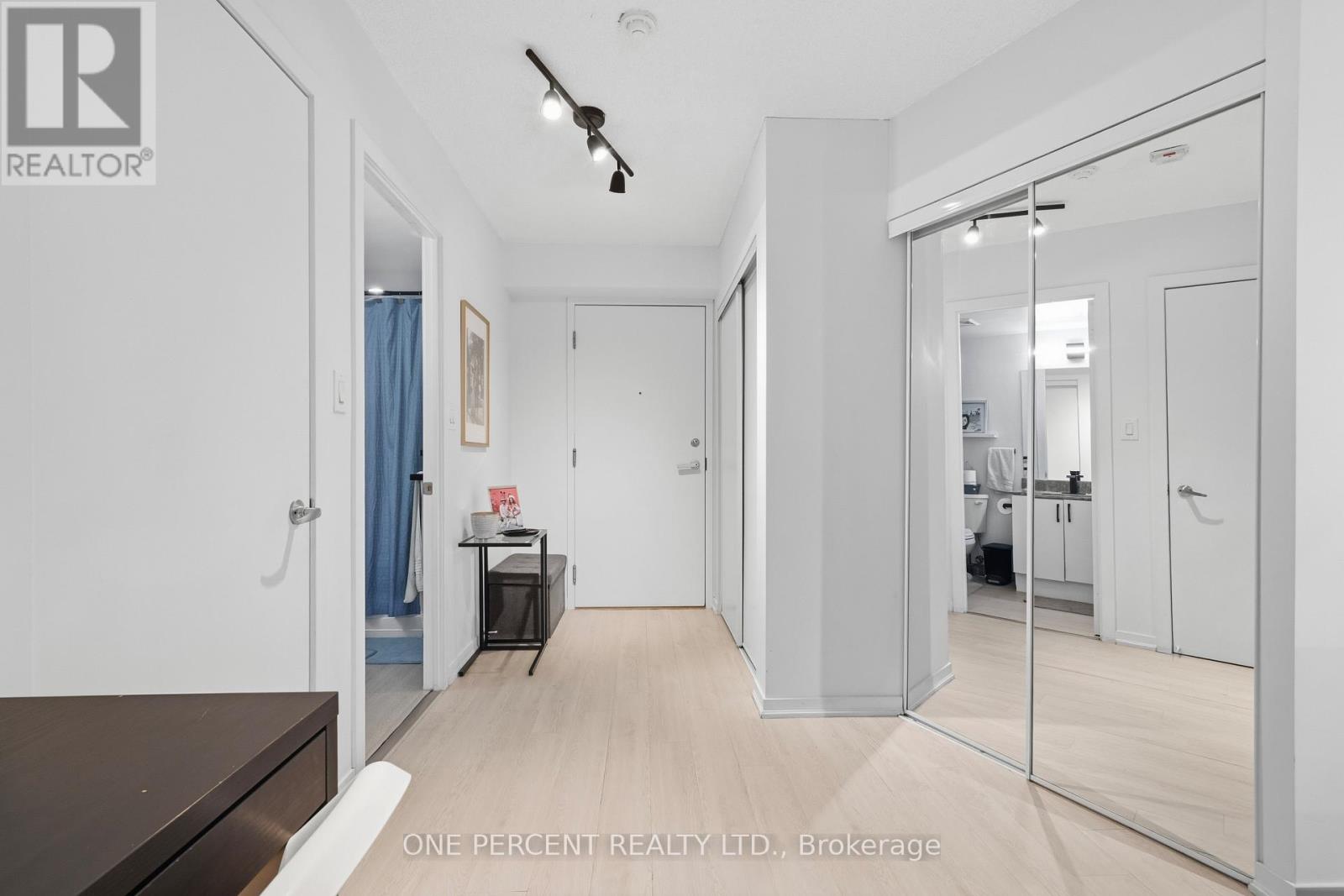 511 - 801 Sheppard Avenue W, Toronto, Ontario  M3H 0A8 - Photo 2 - C13413686