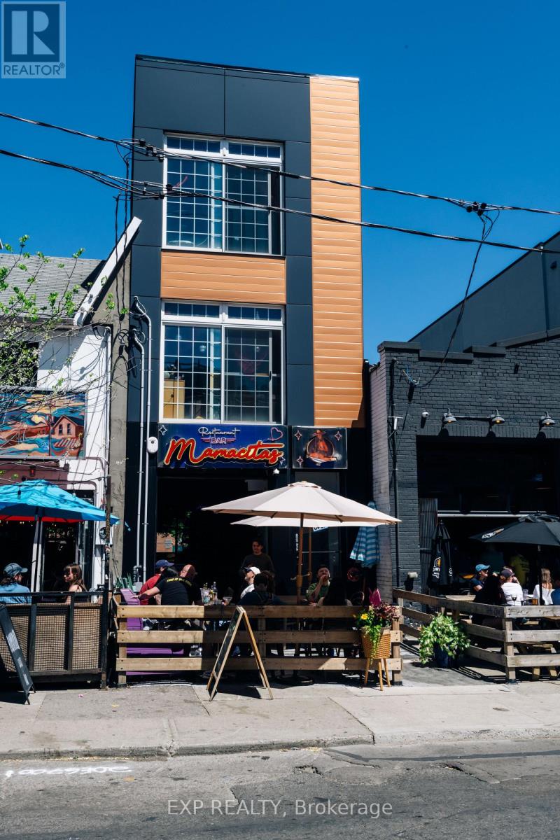 305 AUGUSTA AVENUE, Toronto, Ontario