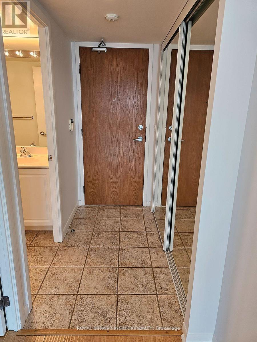 1810 - 219 Fort York Boulevard, Toronto, Ontario  M5V 1B1 - Photo 2 - C13413754