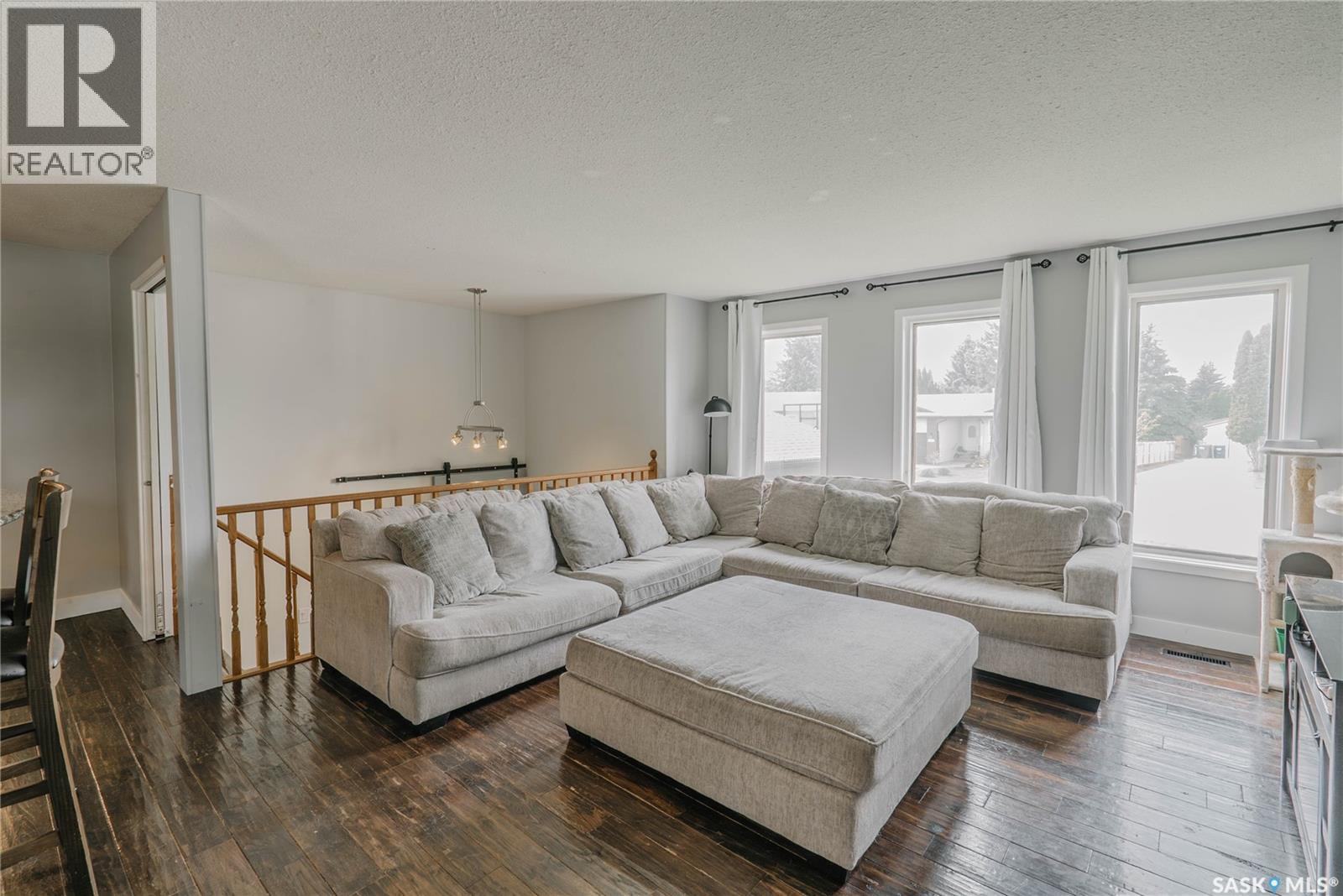 335 Thain Crescent, Saskatoon, Saskatchewan  S7K 6N1 - Photo 2 - SK038597