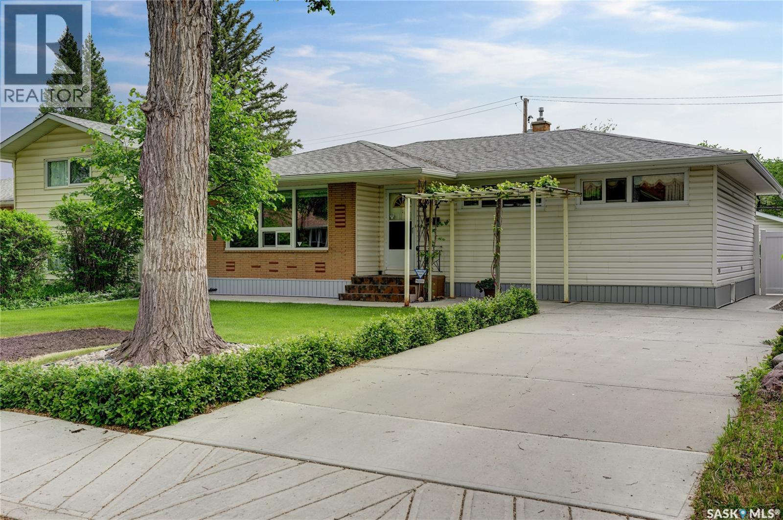 4049 Garnet Street, Regina, Saskatchewan  S4S 3G8 - Photo 1 - SK038513