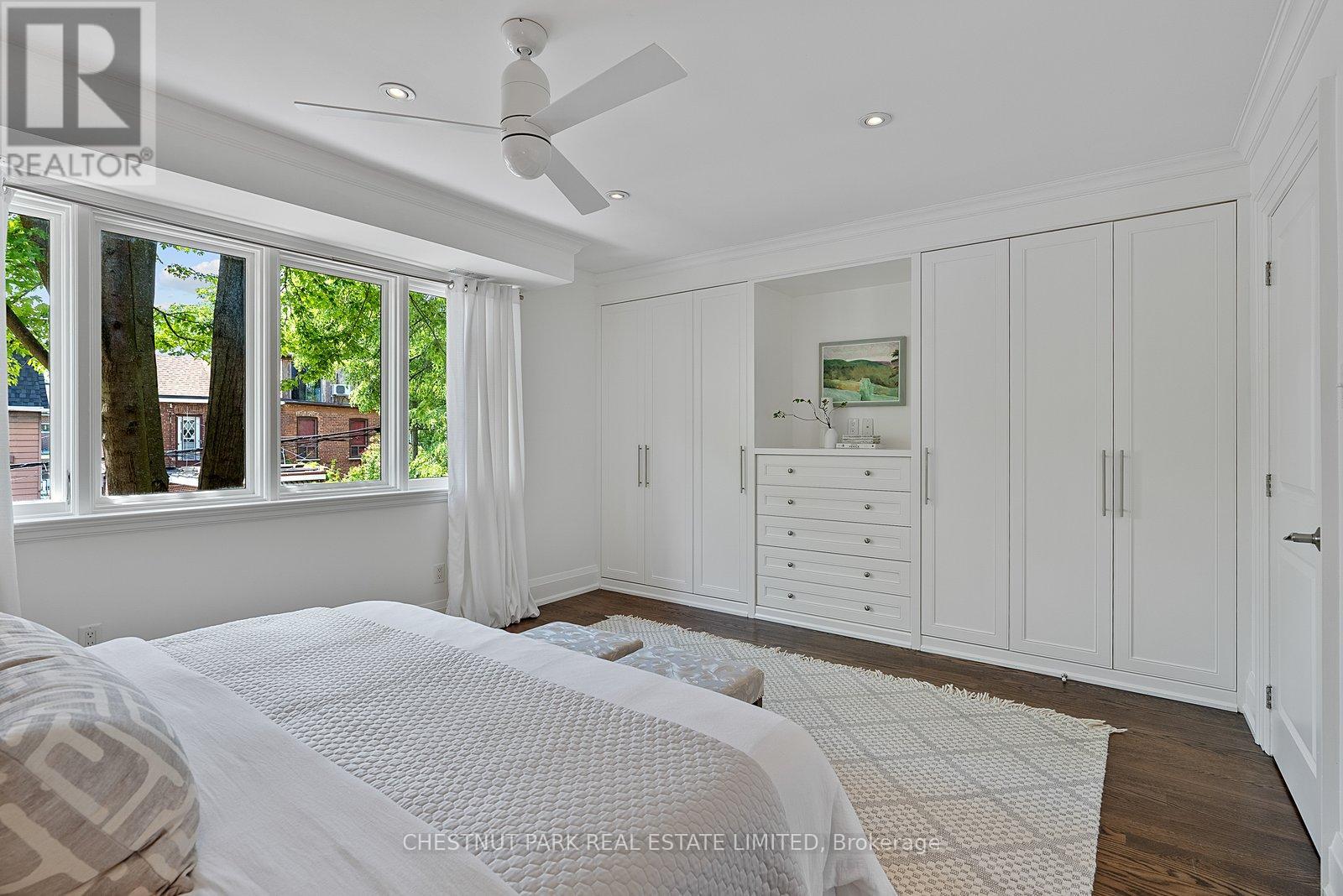 918 Carlaw Avenue, Toronto, Ontario  M4K 3L3 - Photo 17 - E13413438