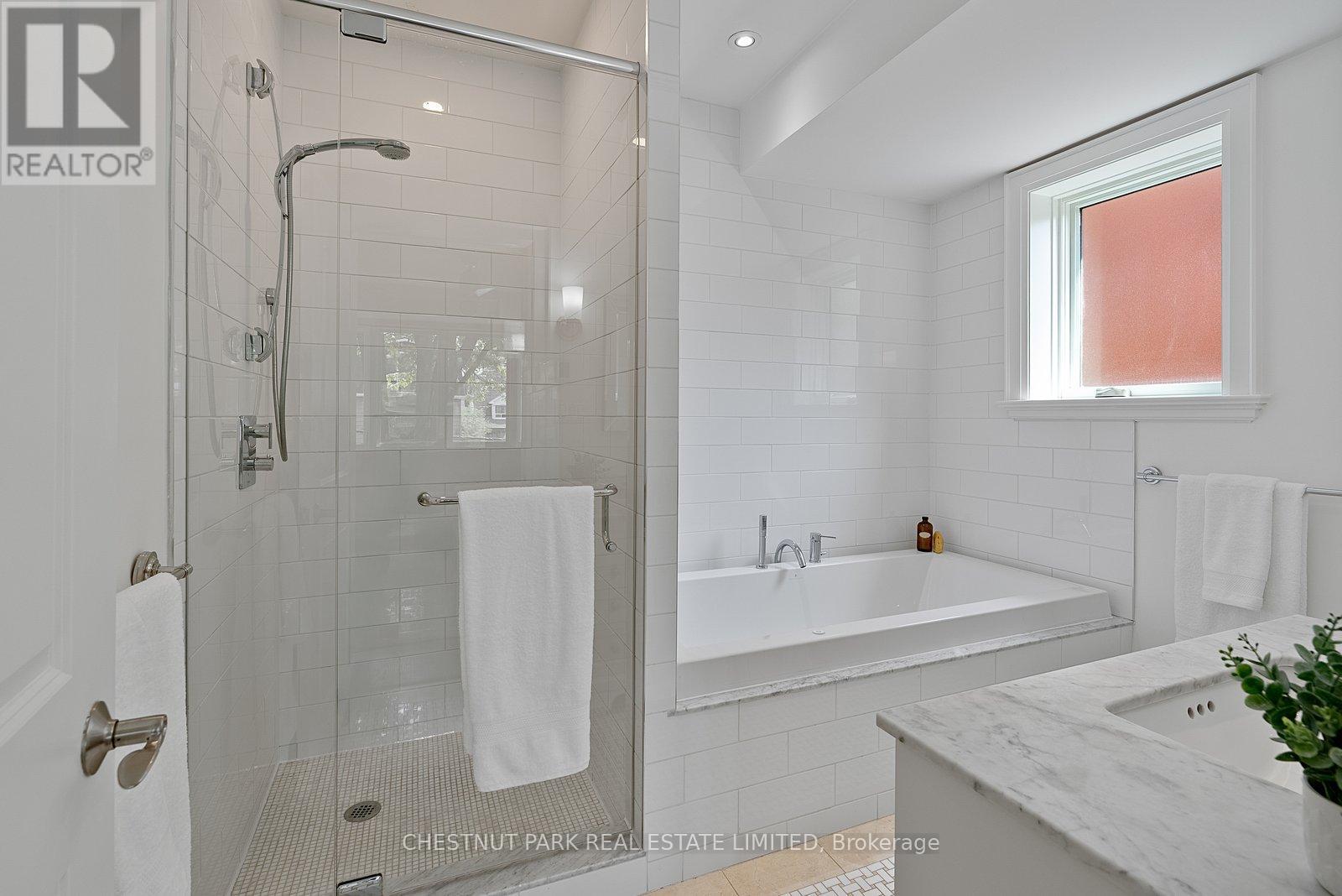 918 Carlaw Avenue, Toronto, Ontario  M4K 3L3 - Photo 19 - E13413438