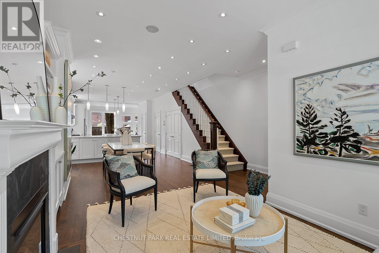 918 Carlaw Avenue, Toronto, Ontario  M4K 3L3 - Photo 6 - E13413438