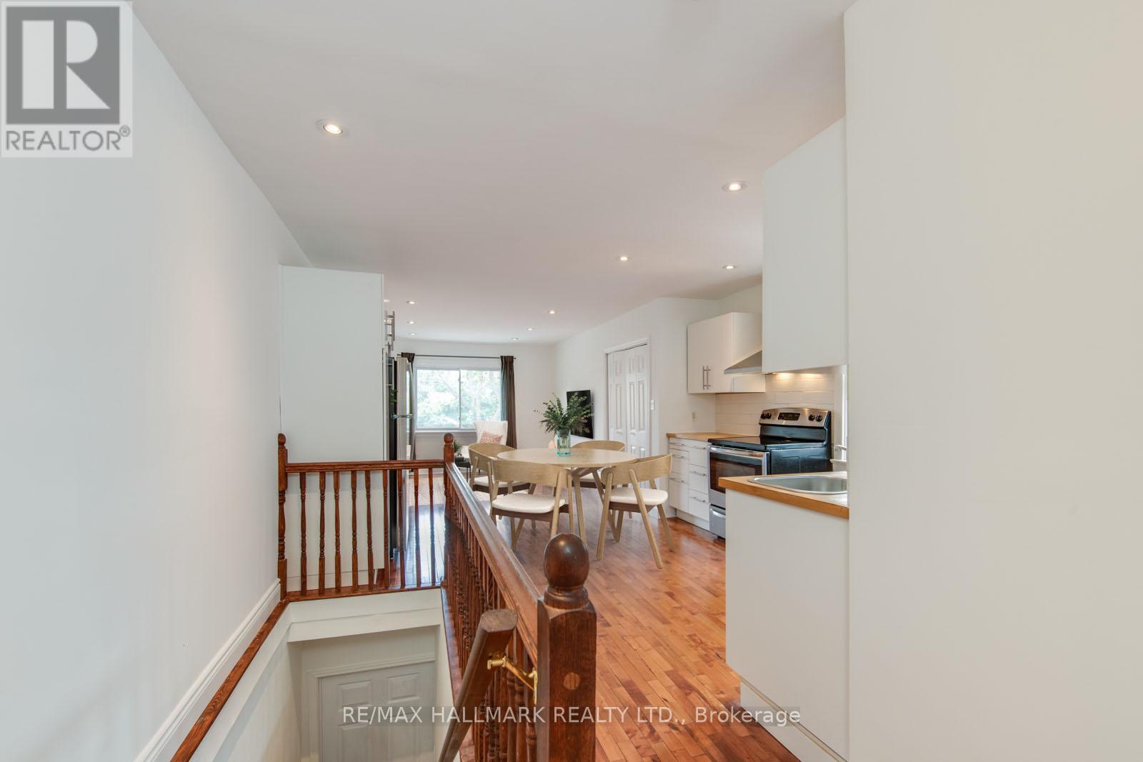 Upper - 2066 Gerrard Street E, Toronto, Ontario  M4E 2B5 - Photo 1 - E13413544
