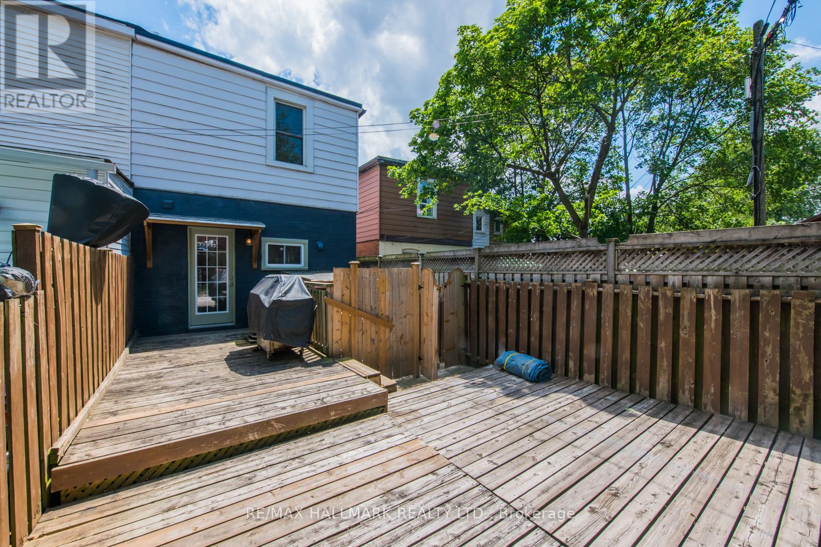 Upper - 2066 Gerrard Street E, Toronto, Ontario  M4E 2B5 - Photo 13 - E13413544