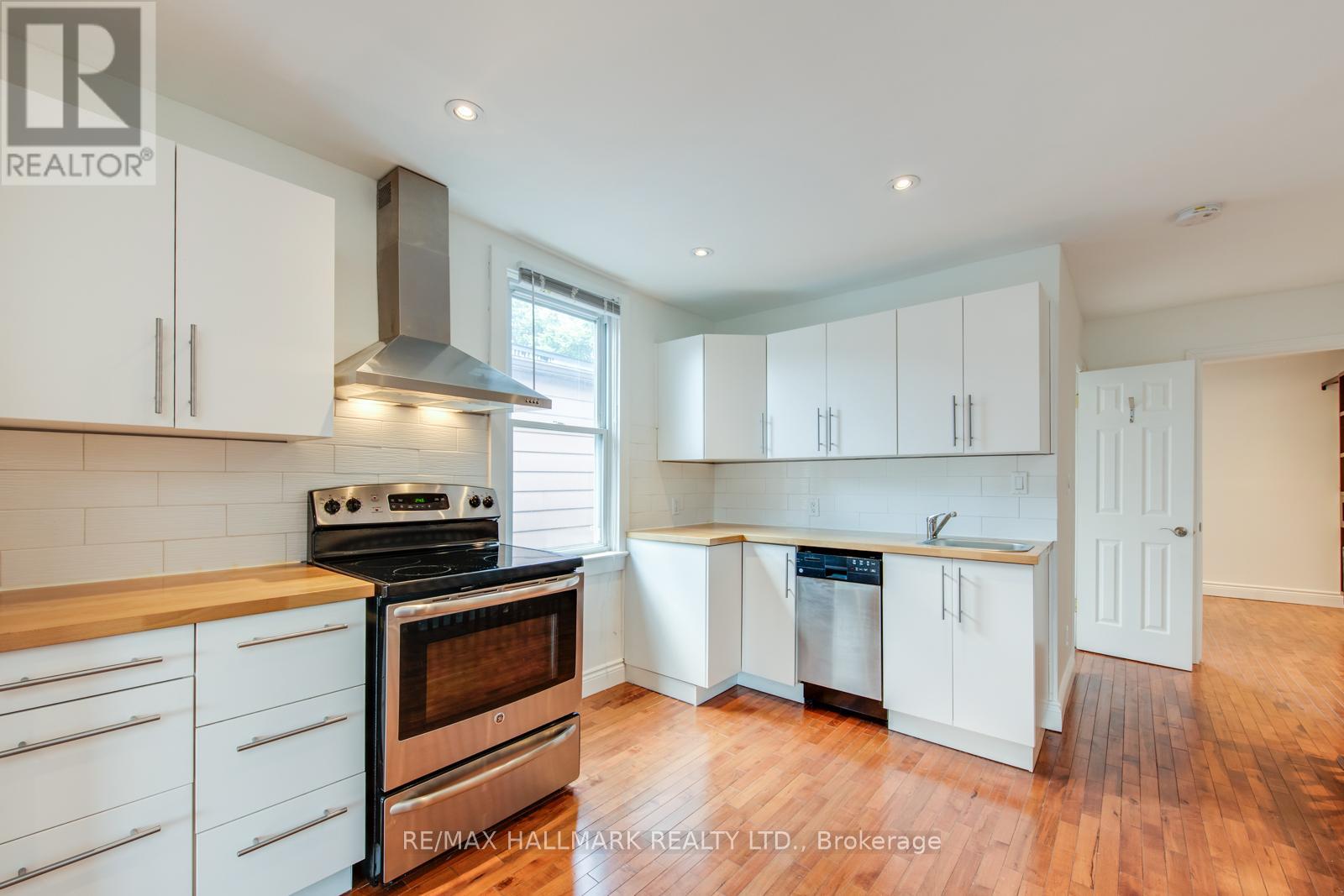 Upper - 2066 Gerrard Street E, Toronto, Ontario  M4E 2B5 - Photo 6 - E13413544