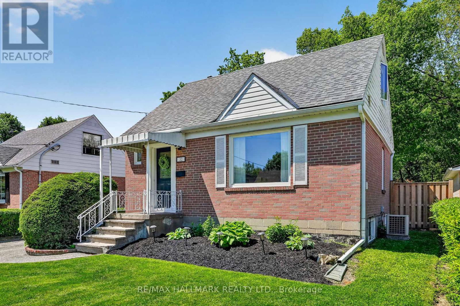 32 Rockwood Drive, Toronto, Ontario  M1M 3N1 - Photo 2 - E13413708