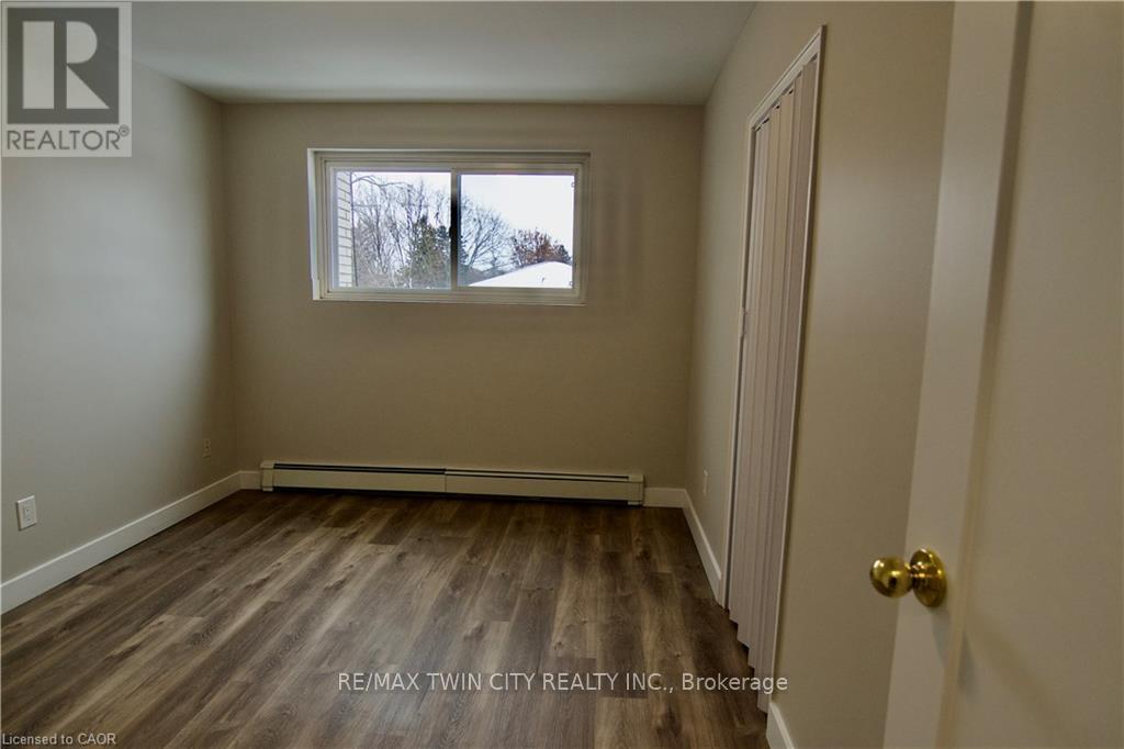 304 - 122 Sixth Avenue, Kitchener, Ontario  N2C 1R1 - Photo 11 - X12597762