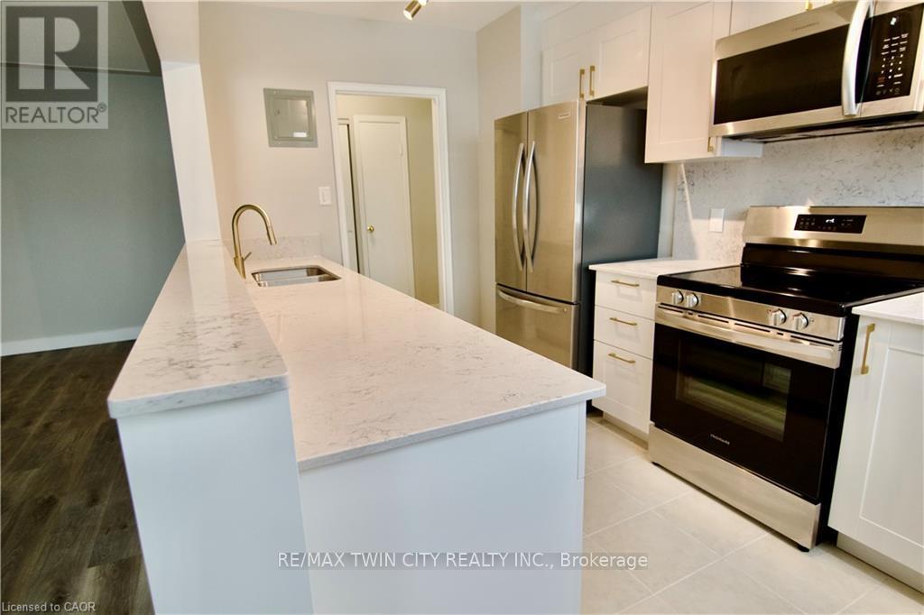304 - 122 Sixth Avenue, Kitchener, Ontario  N2C 1R1 - Photo 5 - X12597762