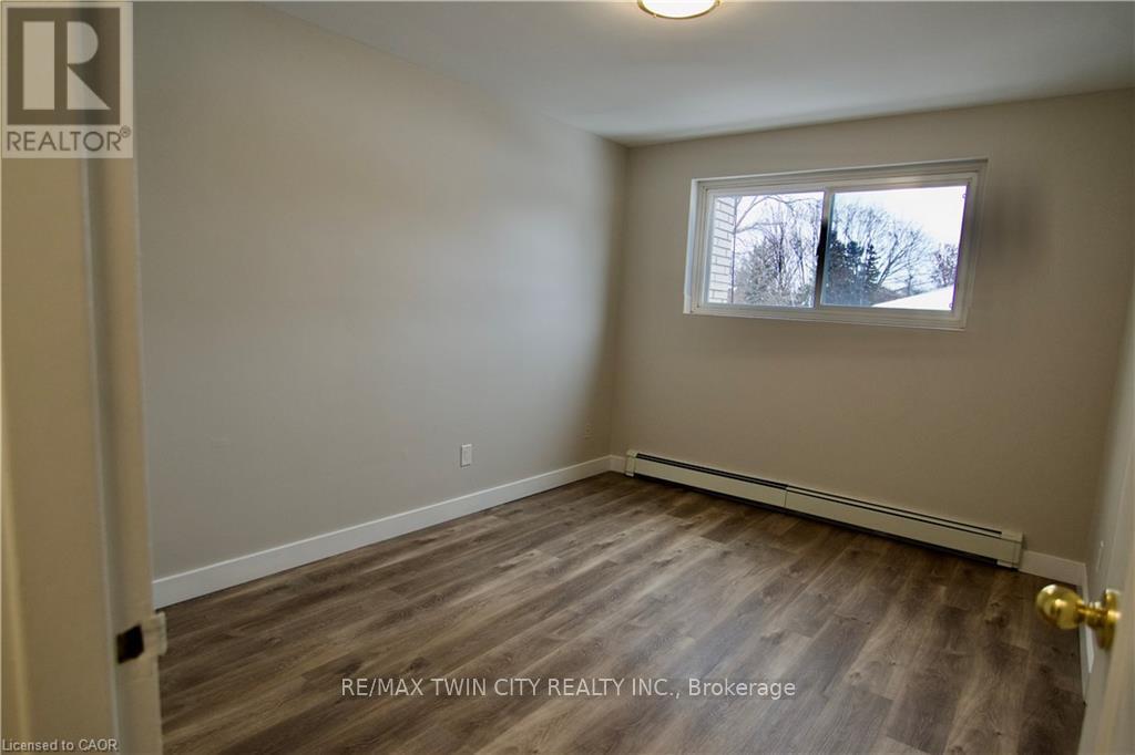 304 - 122 Sixth Avenue, Kitchener, Ontario  N2C 1R1 - Photo 13 - X12597762