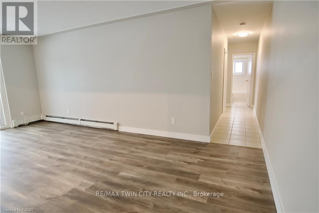 304 - 122 Sixth Avenue, Kitchener, Ontario  N2C 1R1 - Photo 6 - X12597762