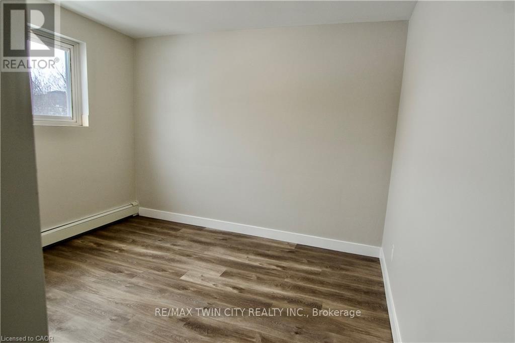304 - 122 Sixth Avenue, Kitchener, Ontario  N2C 1R1 - Photo 14 - X12597762